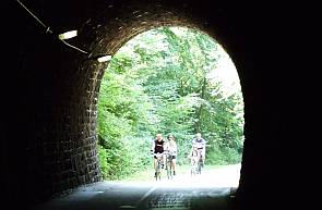 Ehemaliger Eisenbahntunnel auf dem Radwanderweg